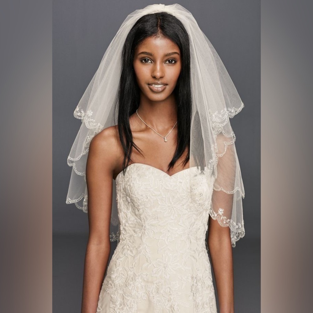 Fingertip length two-tier veil with scallop edge